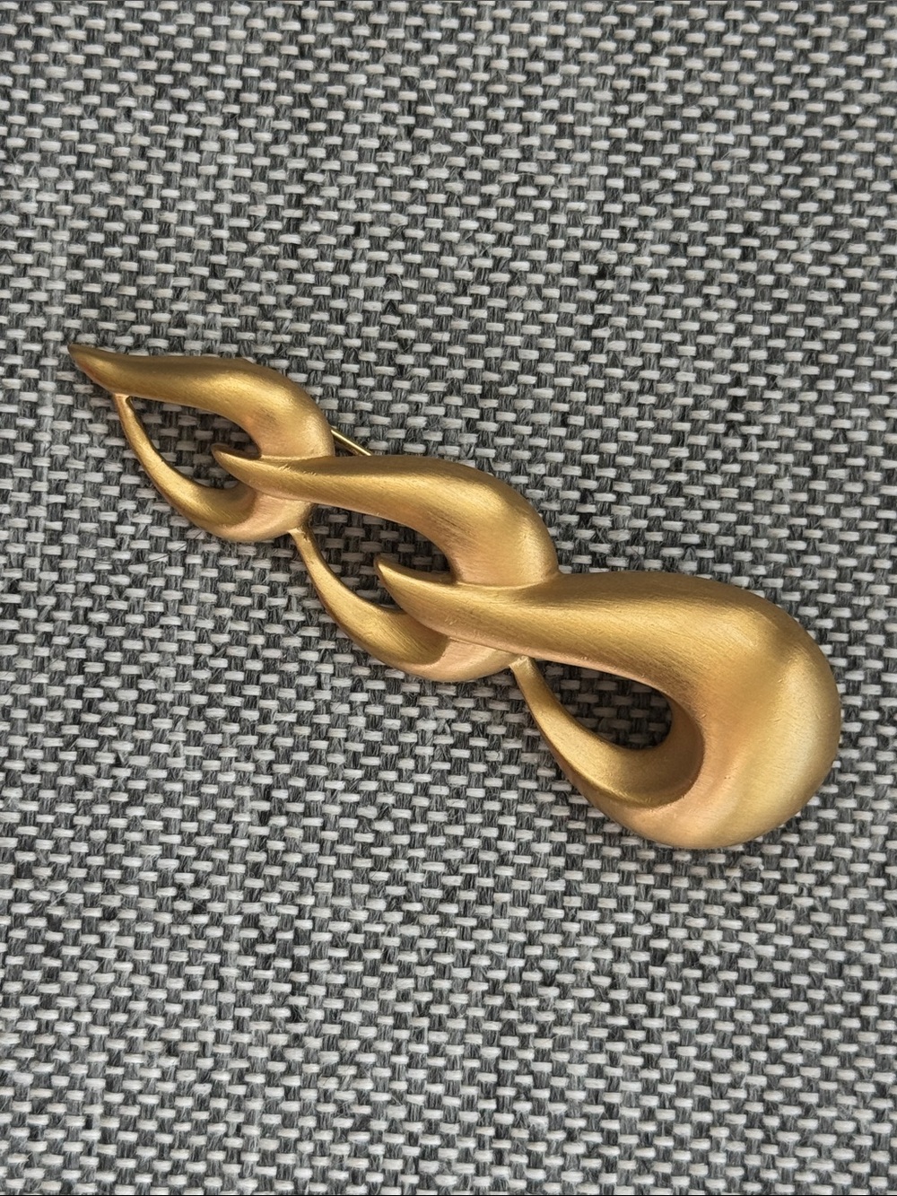 Monet signature 60’’s 70”’s vintage matte gold-tone abstract wave brooch pin